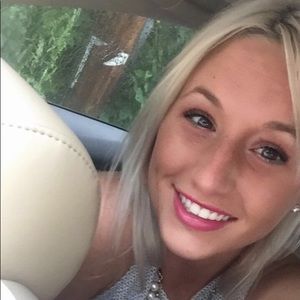 Meet your Posher, Abbey